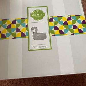 Scentsy pink flamingo warmer